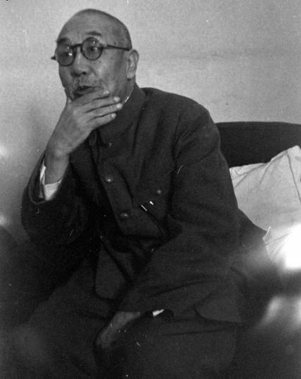 军长李服膺：与日寇激战后归来，定性为擅自撤逃，被连长一枪打死