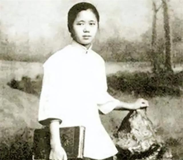 原配生得太少，丫鬟成功上位，共诞下4儿2女，儿子成著名导弹专家