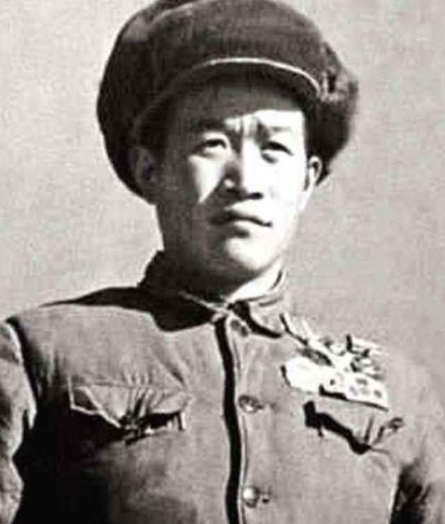 1964年，毛主席看京剧大戏，指着主角连忙问：这人现在什么职务？