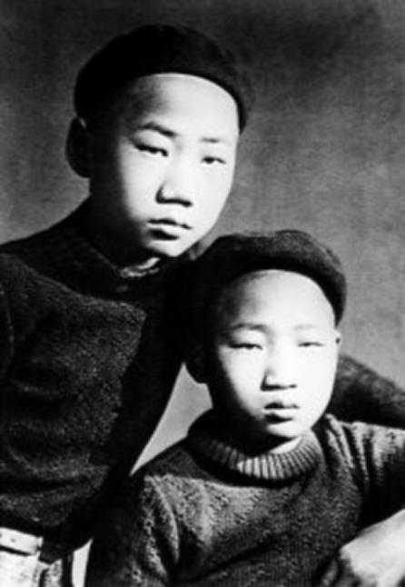 1957年毛主席去看望儿子，闲聊间毛岸青想到一事：爸爸你说怪不怪