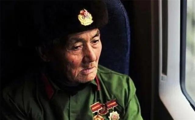 毛主席警卫员隐居深山54年，给女儿看病无意“泄密”，惊动县领导
