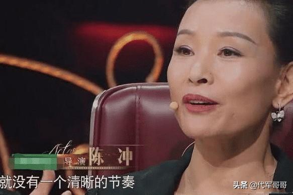 她15岁凭一首歌成名，事业受挫后抑郁爆肥，如今33岁美成这样？