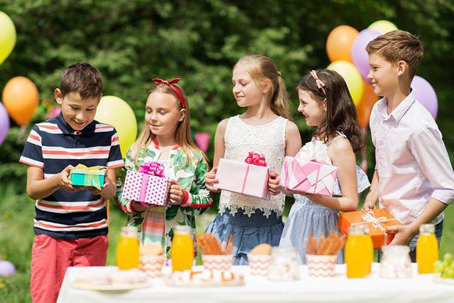 将孩子的生日派对，变成了攀比的炫富场，你怎么看？