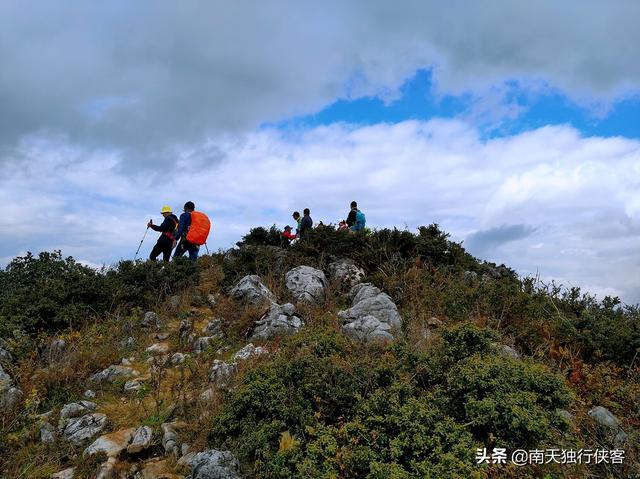 攀登昆明的昆侖山-梁王山，可遠觀滇池、撫仙湖、陽宗海、星雲湖