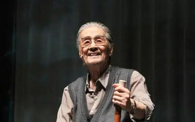 蓝天野：他白天是演员，晚上是我党地下工作者，隐姓埋名75年