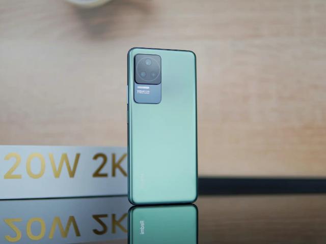 用了四年iPhone XS，如今换成2000元的安卓手机，没想到差距这么大