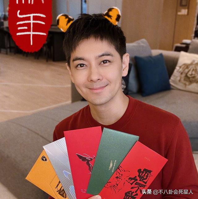 “假冻龄男神”被揭穿，脸肿、僵硬、笑不出来，钟汉良尤其明显
