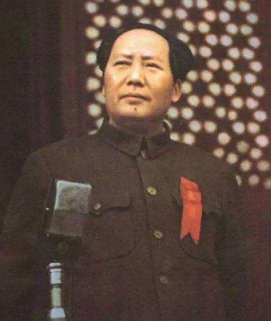 1948年敌机轰炸城南庄，毛主席差点遇险，12个月后聂荣臻查获真凶