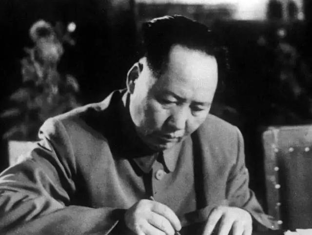 76年主席逝世，汪东兴看三遍悼词后提出一条意见，华国锋：我赞成
