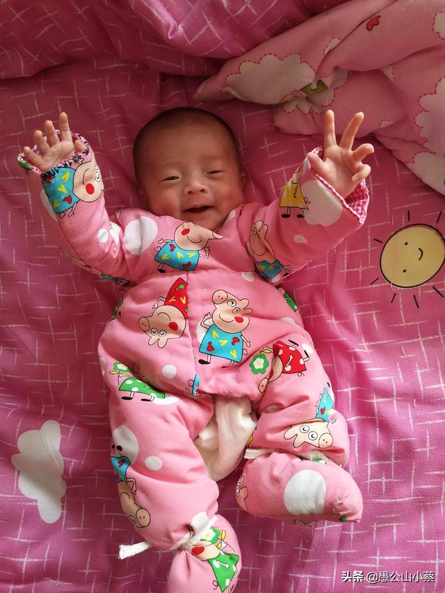 今天宝宝你三周岁了，从2斤到32斤，你就是我们最大的幸福