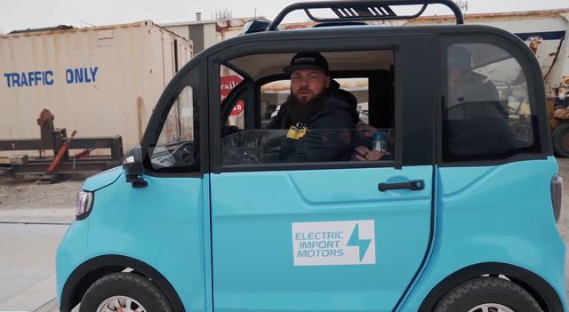 美国佬看不上我国电车，图便宜花2000买来试驾，却爱上了中国制造