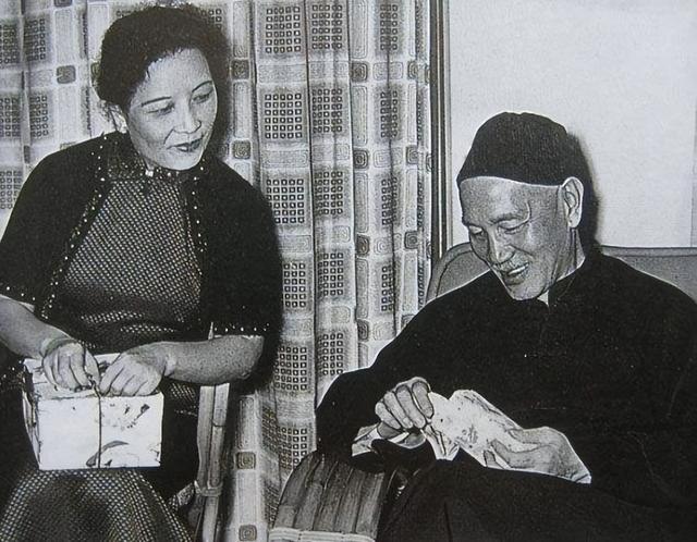 75年蒋介石去世后，宋美龄晚年在美国靠什么生活？说出来你别不信
