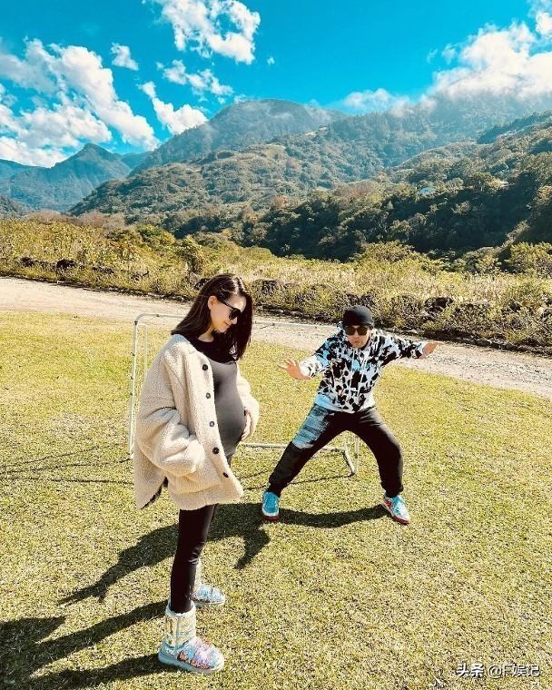 周杰伦昆凌官宣第三胎女儿出生 大方直接分享小女儿的可爱正面照