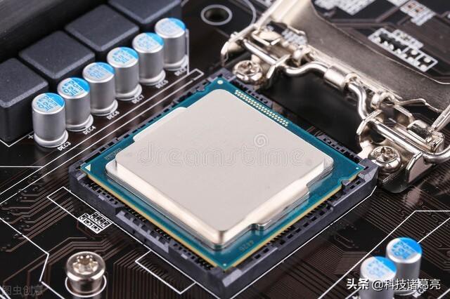 年轻人为什么不愿意换手机？得买个配置高的，赚钱不易！物尽其用