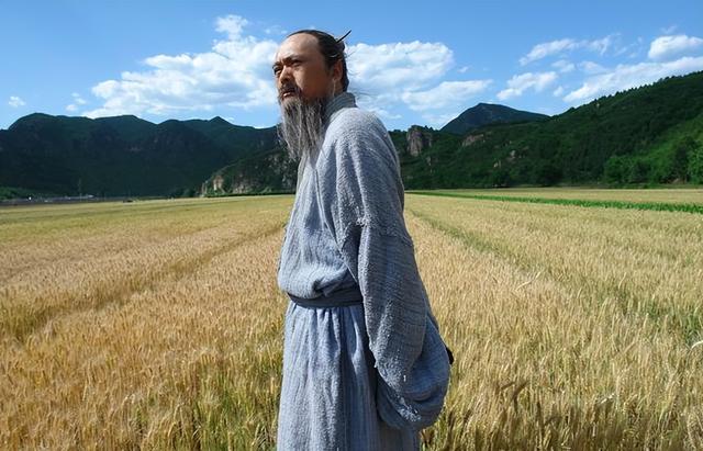 孔子问一7岁小孩：天上有多少颗星星？小孩回答后，孔子拜其为师