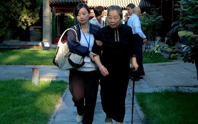 林洙嫁梁思成后：委曲求全整10年，他死后，她218万卖林徽因嫁妆