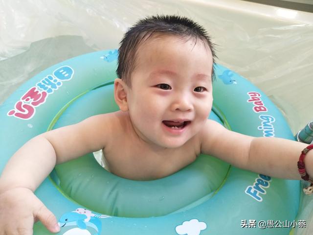 今天宝宝你三周岁了，从2斤到32斤，你就是我们最大的幸福