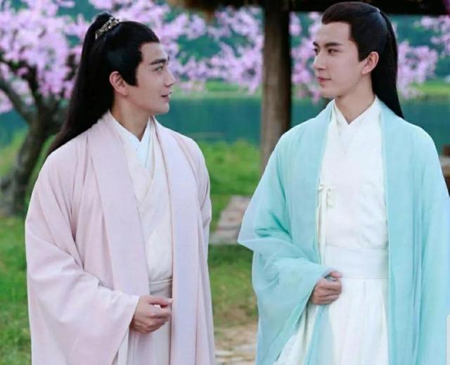 凤九喜欢折颜(凤九受伤回青丘折颜生气)