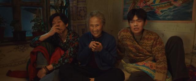 上映后拿下2个第一，没想到，“东北宇宙”又打出了一副王炸