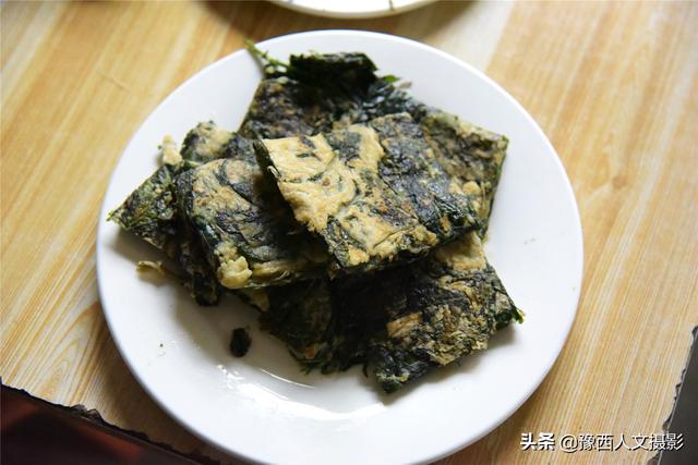 大妈用一辈子心血修筑深山花园，果树花草围绕，藤叶制成绝味美食