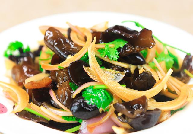 强烈建议中老年人：如果不差钱，常吃6种食物，强过天天吃保健品