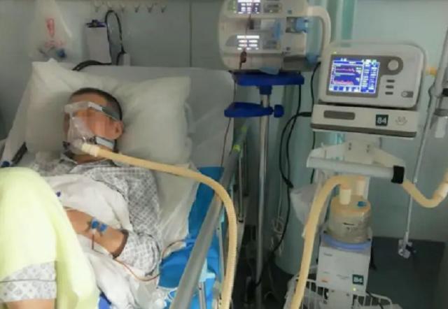 首批新冠幸存者：含泪捐献父亲遗体，20天抢救瘦了40斤