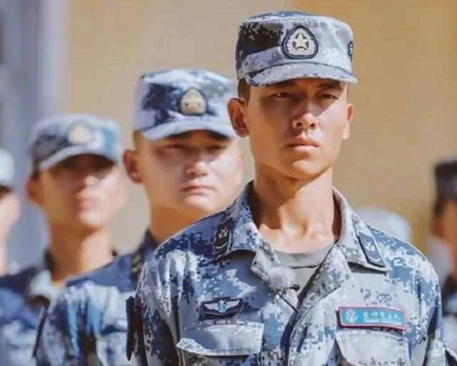 真正男子汉王威班长结婚，杨幂录制祝福视频，婚礼现场播放有牌面