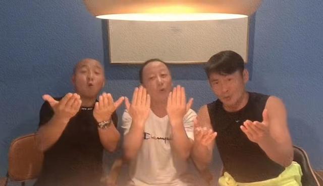 演员景冈山：因喝酒跟妻子离婚，再婚后仍不知悔改，今成酒蒙子