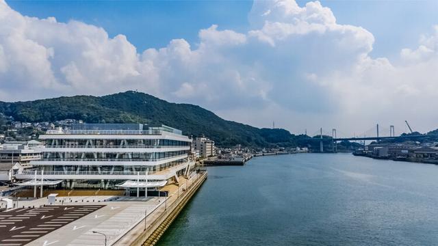 矗立于海邊的市政廳：不止是辦公室，更是遊玩的新去處