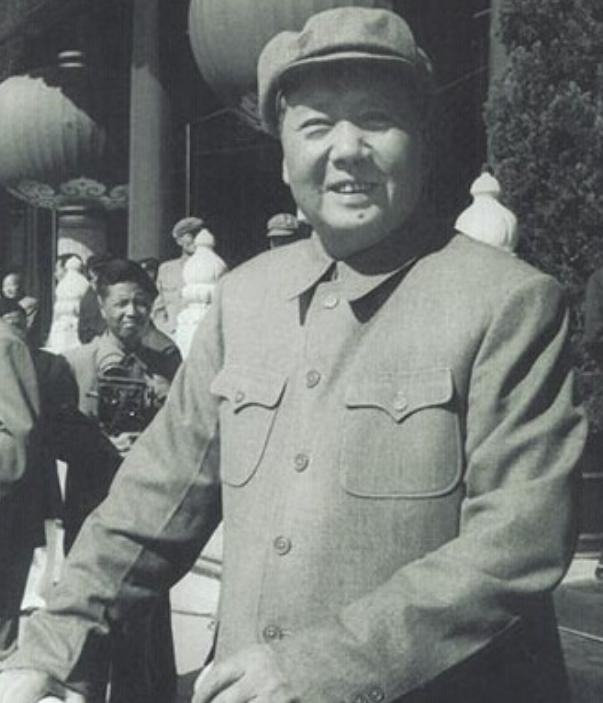 朱德位列十大元帅之首，授衔编号却是004，毛主席将001号给了谁？