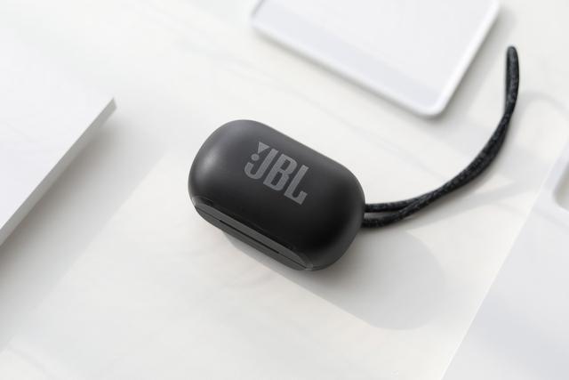 一千多的蓝牙耳机和两三百的有啥区别？JBL REFLECT FLOW PRO评测