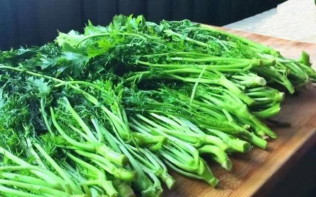 花生是糖尿病“导火索”？提醒：若想胰岛强壮，2种食物或早忌口