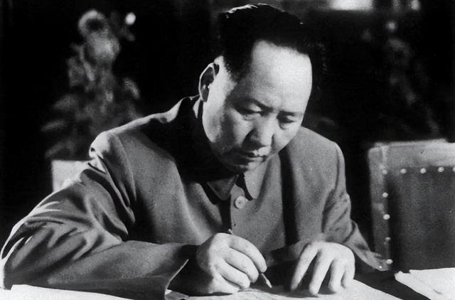 周恩来去世，主席两度落泪却截然不同，一次无声，一次嚎啕大哭