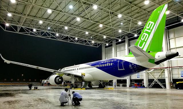 中国C919客机接受国际订单，让波音懊悔：将失去3万亿中国市场