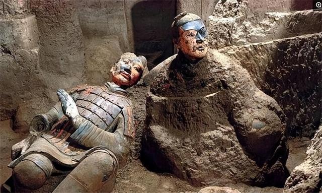 1996年，中德双方对秦始皇陵核磁扫描，发现了一个巨大陪葬坑