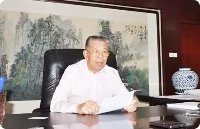 “养牛状元”56岁踏足房地产，跃升燕郊首富，隐退后孙子被撞身亡