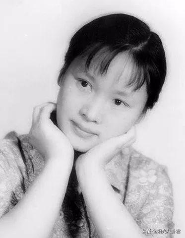 77岁李谷一第20次上春晚，背后的故事是沧桑，母女不亲、师生不和