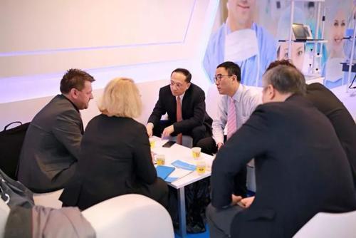 1983年，那个出生就14.5斤，轰动全美的巨婴，如今过得怎么样？