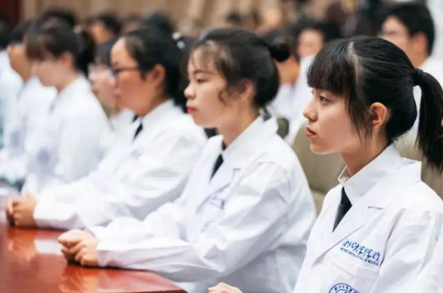 研究生面试三甲医院被刷，得知他的高考成绩，网友：进不去就对了
