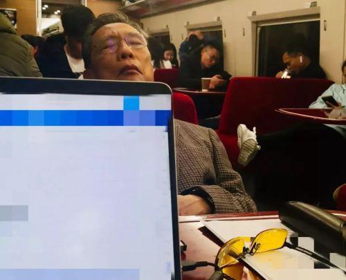 张艺谋妻子情人节发文示爱，为什么得到的不是祝福而是骂声？