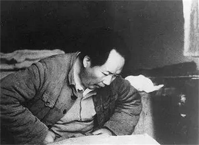 1971年，毛主席在深夜中做出重大决定，催促身边的人：快打电话