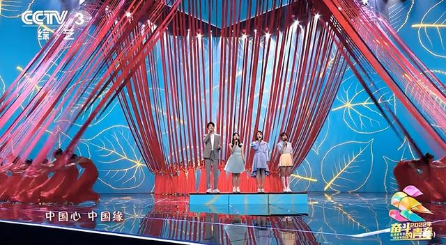 央视五四晚会：易烊千玺惊艳，马凡舒动人，赵丽颖创收视高峰
