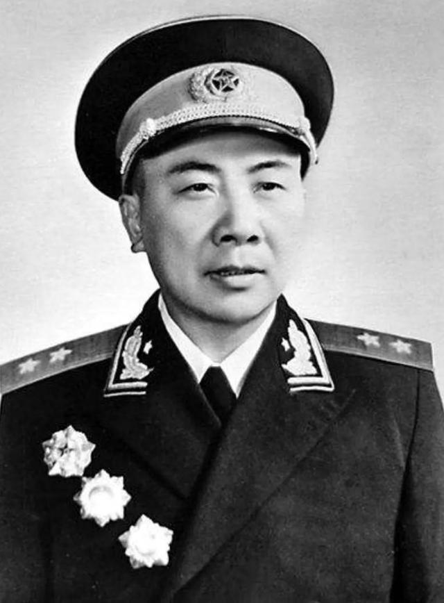1955年首次授衔，177名中将时任职务简述，附各自戎装照片