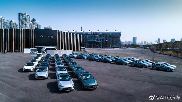 首款鸿蒙汽车，华为智选AITO问界M5今日开启交付：24.98万元起