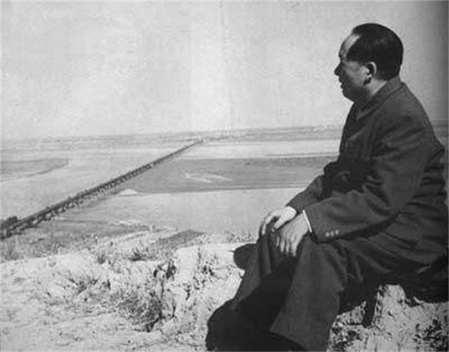 1962年印度入侵中国，尼赫鲁扬言中国不敢打，毛泽东：扫了他