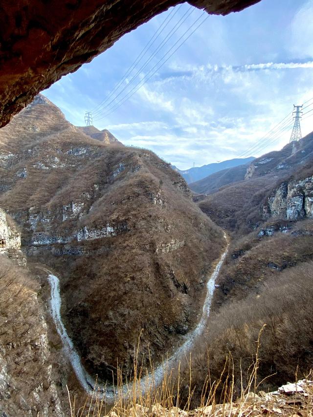 古道冰泉沿柳溝 懸崖道觀盛泉岩