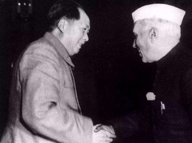 1962年印度入侵中国，尼赫鲁扬言中国不敢打，毛泽东：扫了他