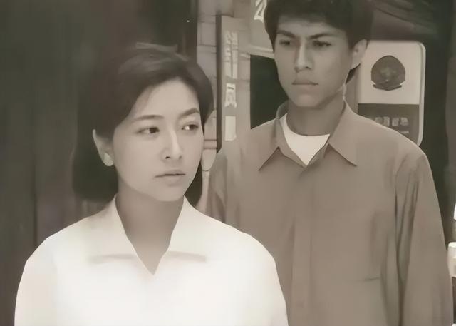 《伤心母子》16年，姜饰演董母子。分手后，他们遇到了真爱。
(图6)