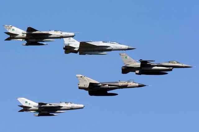 261架对0架，印巴空军重型战机差距悬殊，歼10C如何助巴铁破局？