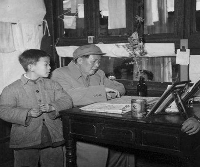 毛主席3次参观故宫城墙，为何却不肯踏进故宫半步？背后有何隐情